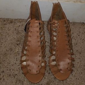 brown leather strap shoes size 7